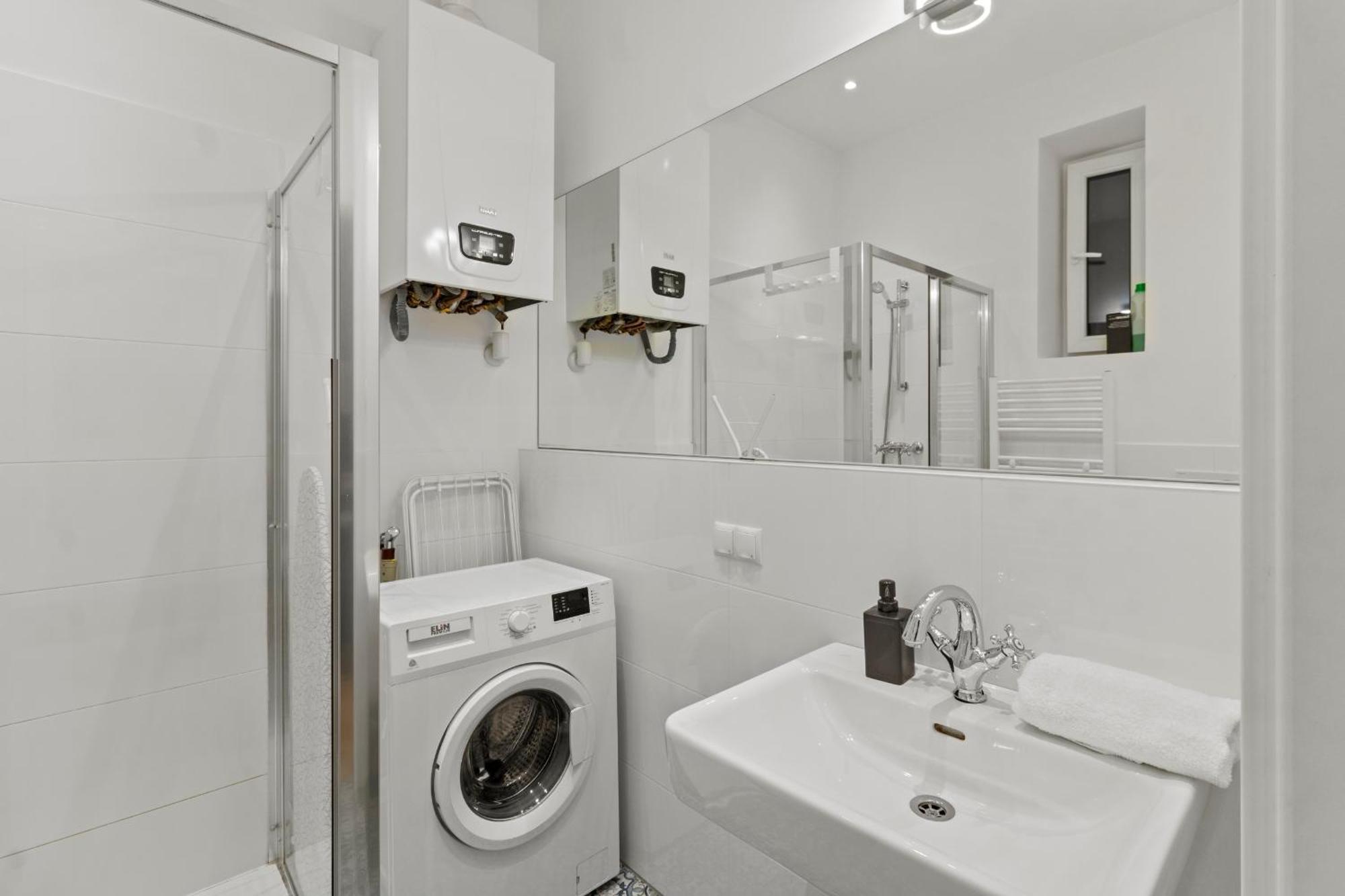 Boutique Suite Near Museum District เวียนนา ภายนอก รูปภาพ